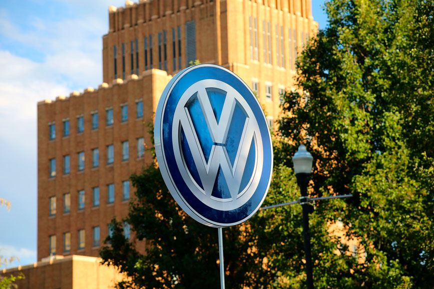 señal con logo Volkswagen